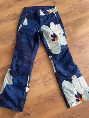 The North Face Women's Navy Blue Floral Boot-Cut Snow Pants